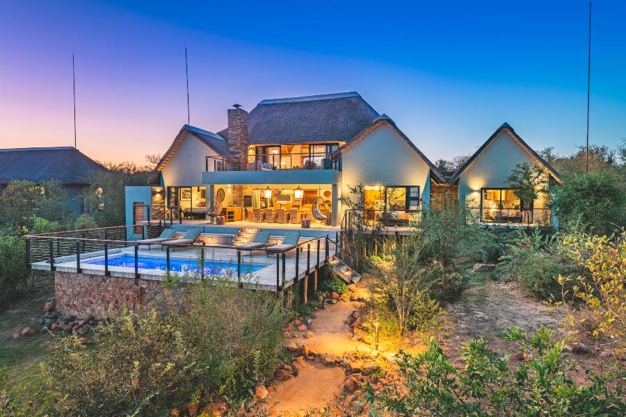 You are currently viewing Kruger Park Safaris | Private family Villas & Lodges from R18,700 per night for 4